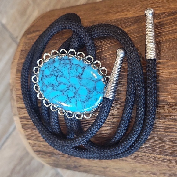 Unbranded Jewelry - Bolo Tie Necklace w/ Silver Tips & Faux Turquoise Stone